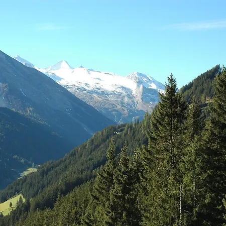 Johanna Apartment Tux